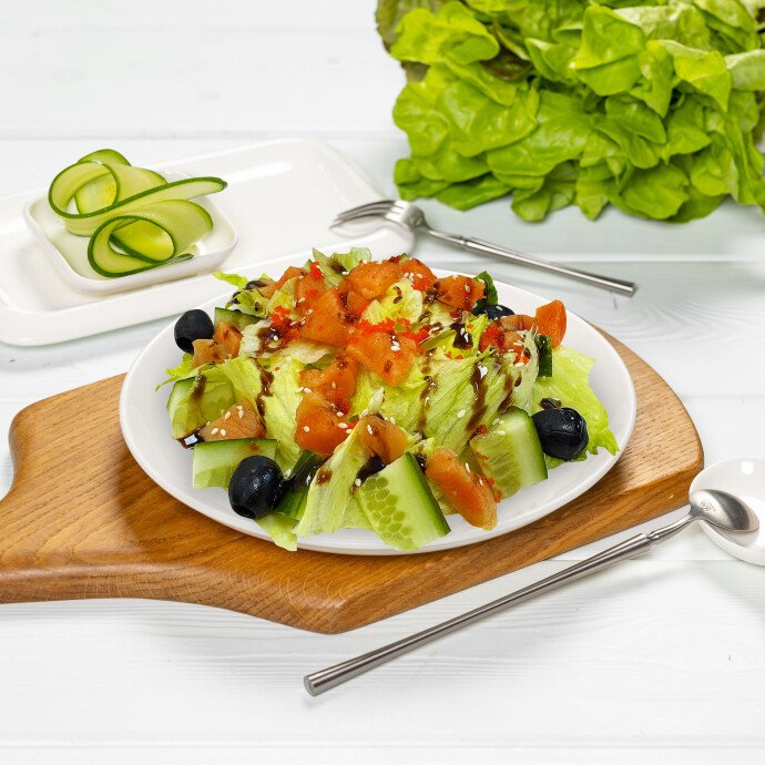 Салат с малосольной рыбой