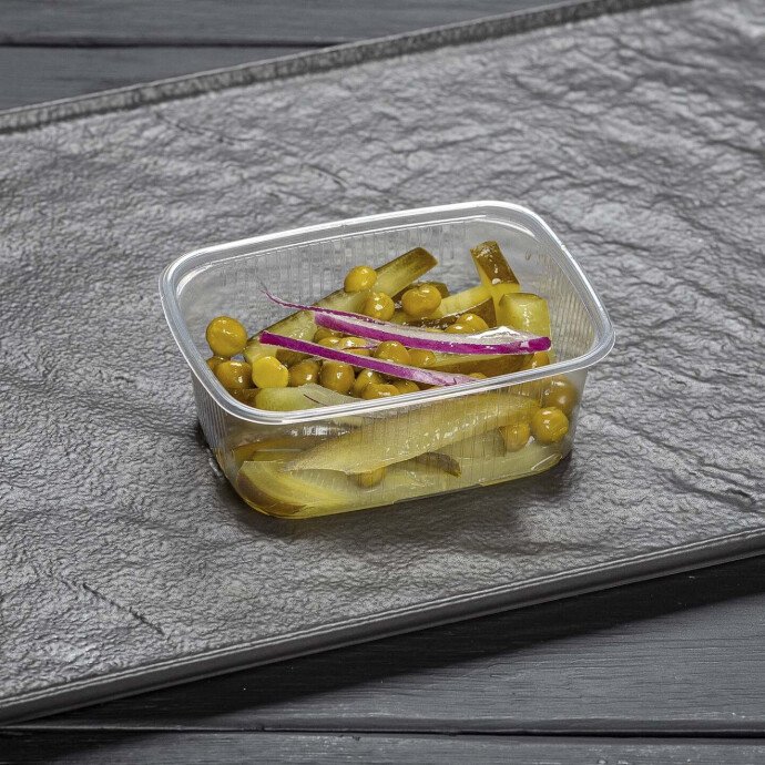 Закуска из консервированных огурцов с зеленым горошком