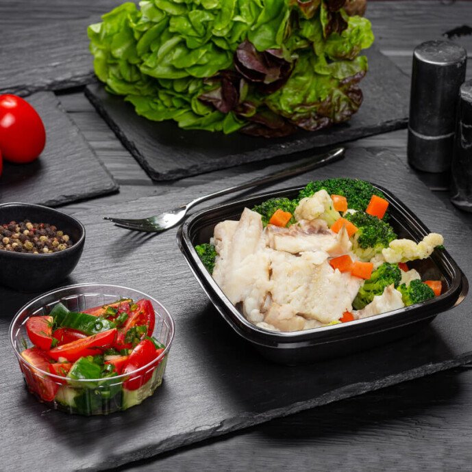 Рыба с овощами на пару с закуской из свежих овощей