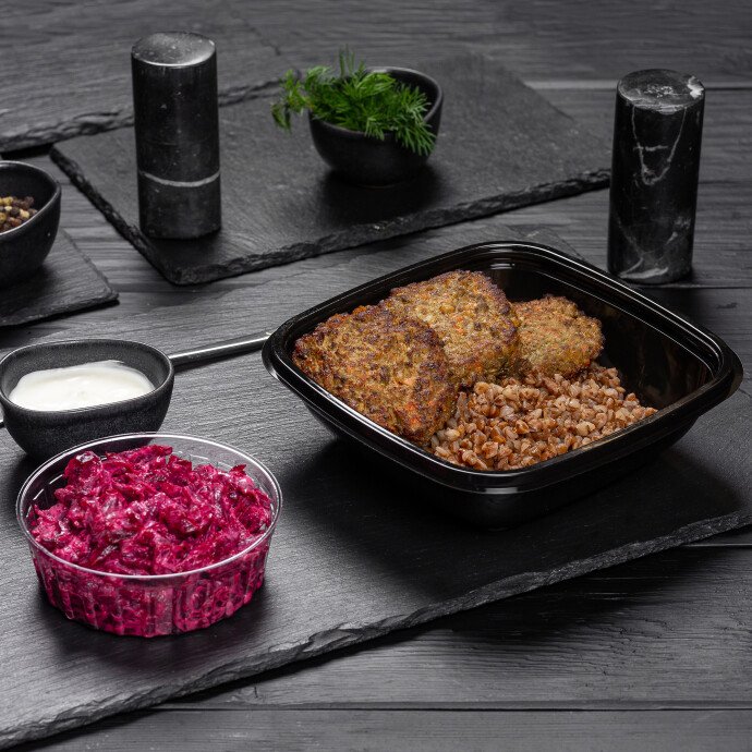 Оладьи из печени с гречкой и закуской из свёклы