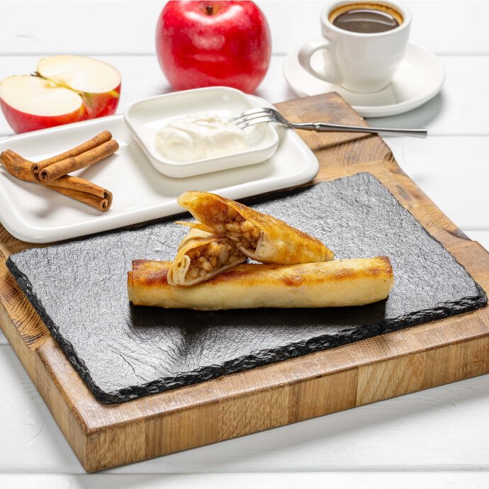 Блинчики с яблоком и корицей